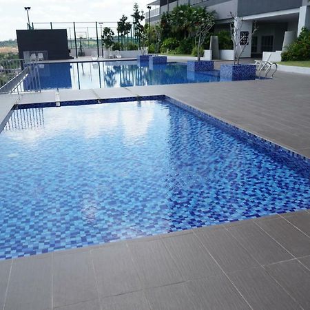 2 Carpark Gep 5 Star Hotel Bed & Sofa Studio Seri Kembangan Exterior photo
