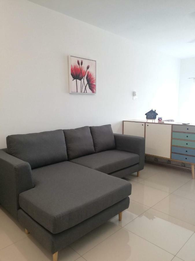 2 Carpark Gep 5 Star Hotel Bed & Sofa Studio Seri Kembangan Exterior photo