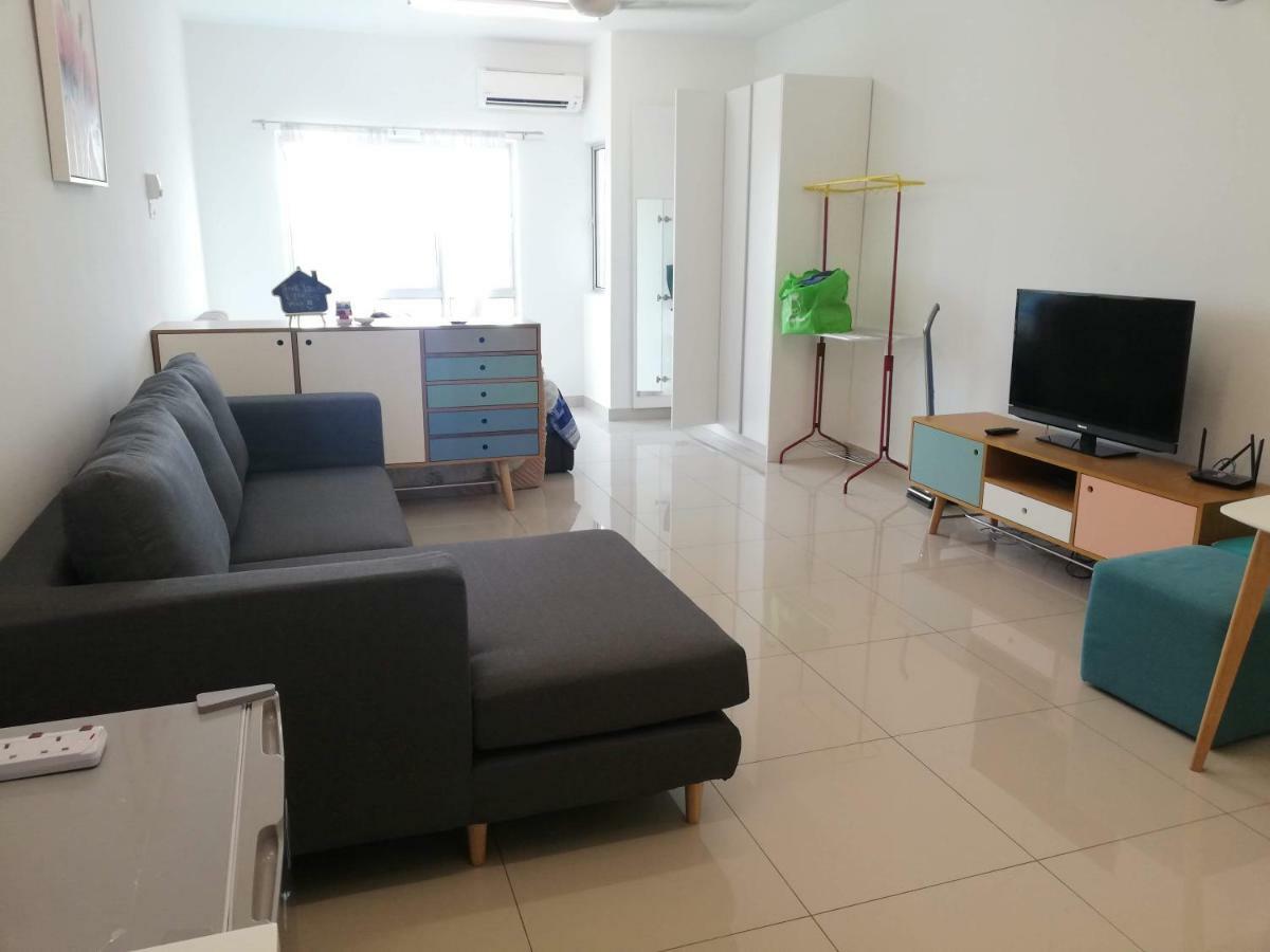 2 Carpark Gep 5 Star Hotel Bed & Sofa Studio Seri Kembangan Exterior photo