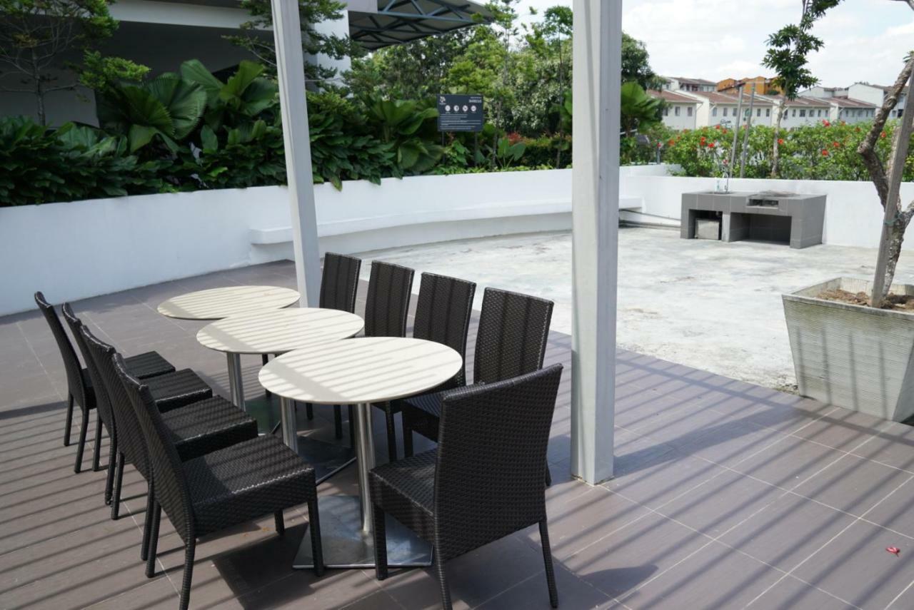 2 Carpark Gep 5 Star Hotel Bed & Sofa Studio Seri Kembangan Exterior photo