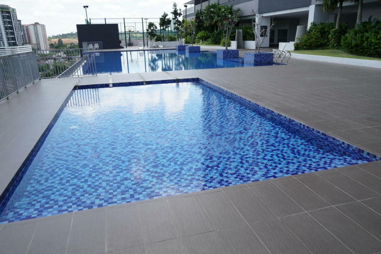 2 Carpark Gep 5 Star Hotel Bed & Sofa Studio Seri Kembangan Exterior photo